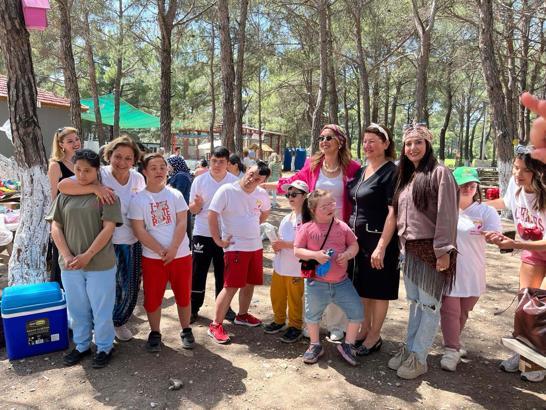 Down sendromlu çocuklar örgü defileli etkinlikte buluştu