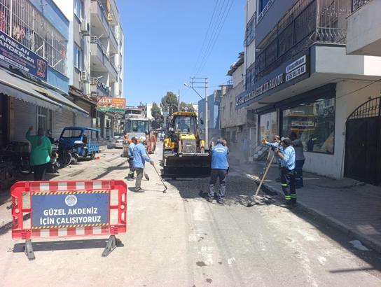Akdeniz'de yol ve kaldırımlar yenileniyor