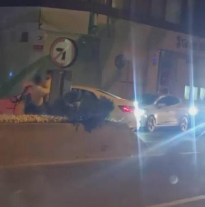 Bayrampaşa’da otomobil sürücüsü hatalı 'U dönüşü' kavgasında darbedildi