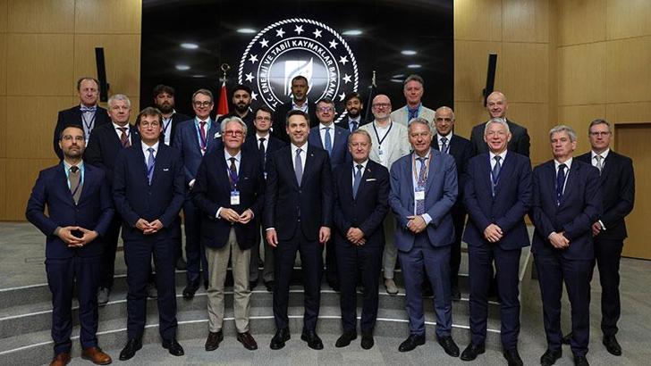 Bakan Bayraktar, Belçika Başbakan Yardımcısı Prevot ile görüştü