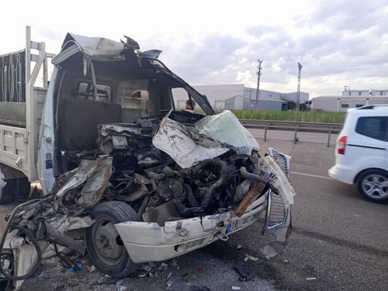 Kamyonet ile TIR çarpıştı: 1 ölü, 1 yaralı