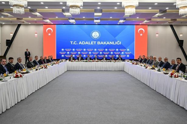 Adalet Bakanı Gürlek, Karadeniz Bölgesi milletvekilleriyle bir araya geldi