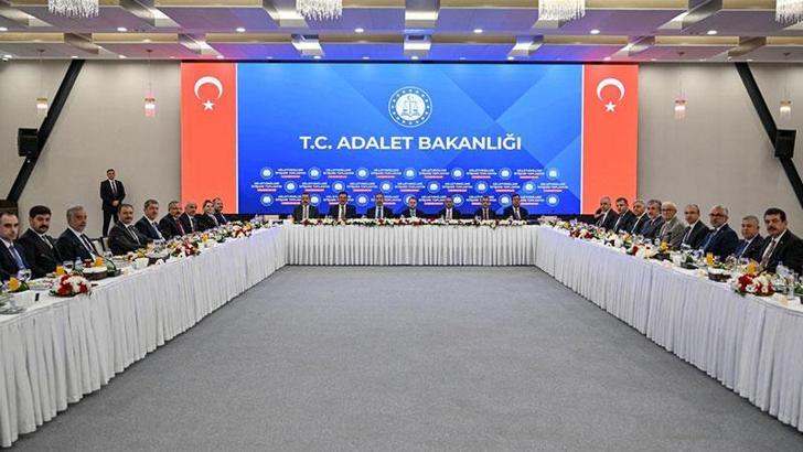 Adalet Bakanı Gürlek, Karadeniz Bölgesi milletvekilleriyle bir araya geldi