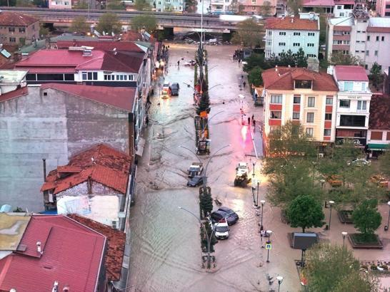 AFAD: Samsun ve Çankırı'da selin yol açtığı olumsuzluklara 1513 personelle müdahale edildi