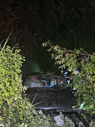 İnegöl'de tarlaya uçan otomobildeki 4 kişi yaralandı
