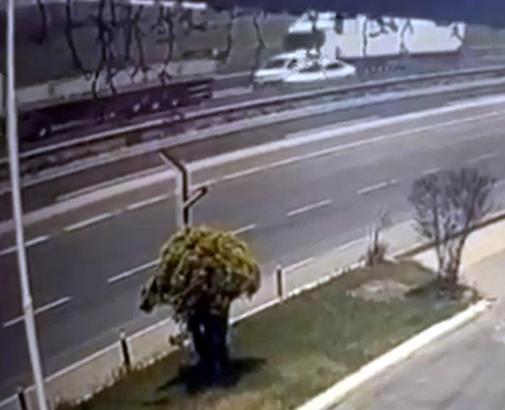 Tekirdağ'da 3 aracın karıştığı zincirleme kaza kamerada, sürücü yaralı