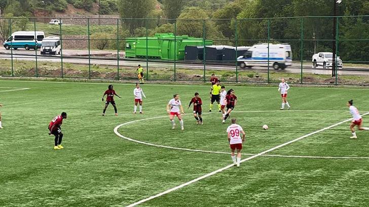 Yüksekova Spor Kadın Futbol Takımı evinde kazandı: 3-1