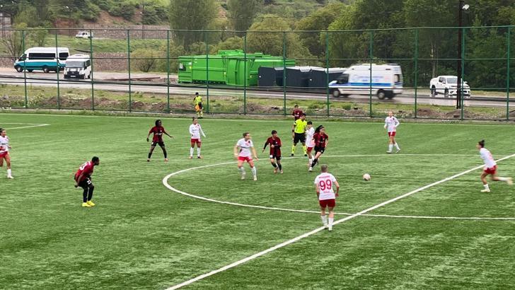 Yüksekova Spor Kadın Futbol Takımı evinde kazandı: 3-1