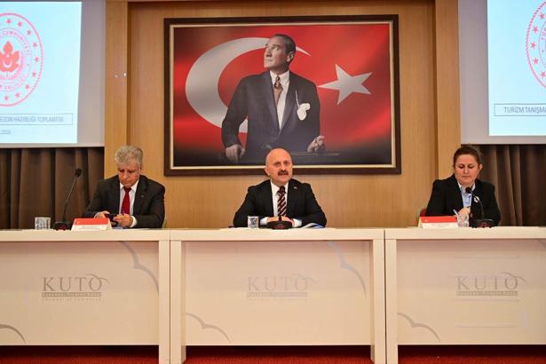 Kuşadası'nda Aydın Valisi Varol başkanlığında turizm değerlendirme toplantısı yapıldı
