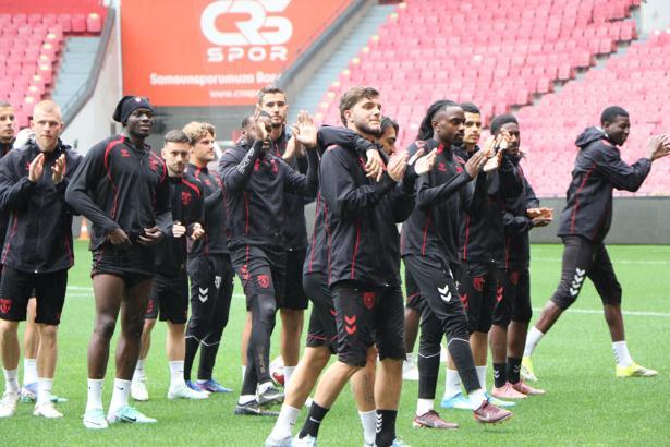 Samsunspor’da 1 antrenör ve 4 futbolcuyla yollar ayrılıyor