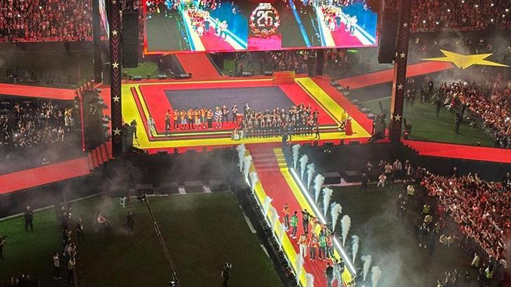 Şampiyon Galatasaray kupasına kavuştu