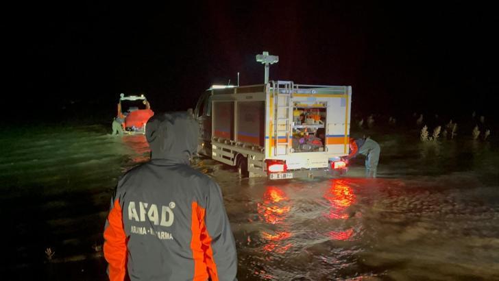 Kayseri’deKİ Tekir Gölü’nde mahsur kalan 3 kişi kurtarıldı