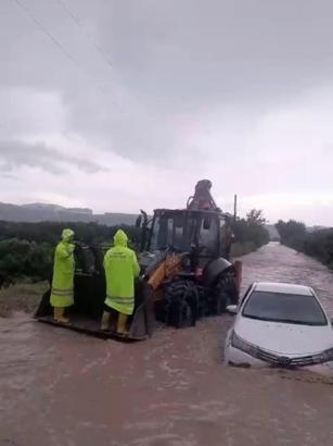 Hatay’da aşırı yağışla birlikte taşan dereler sele neden oldu