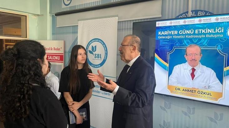 Hayat Sağlık Grubu, bilgi ve deneyimlerini Kütahyalı öğrencilerle paylaştı