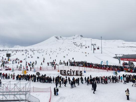 Erciyes, kayak sezonu boyunca 3,3 milyon ziyaretçiyi ağırladı
