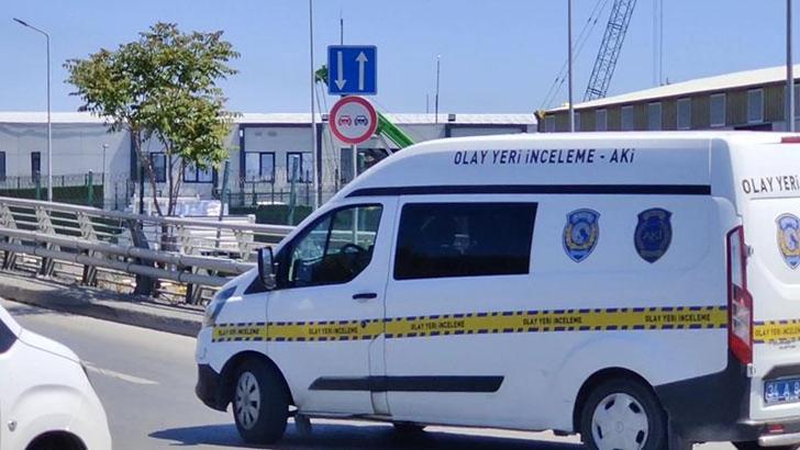 Ahırkapı'da gemide ölü bulunan Rus mürettebatın cenazesi Adli Tıp Kurumu'na kaldırıldı