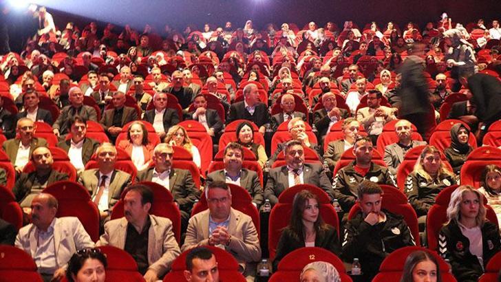 Kayseri’de ‘Bir Adam Yaratmak’ filminin galası yapıldı