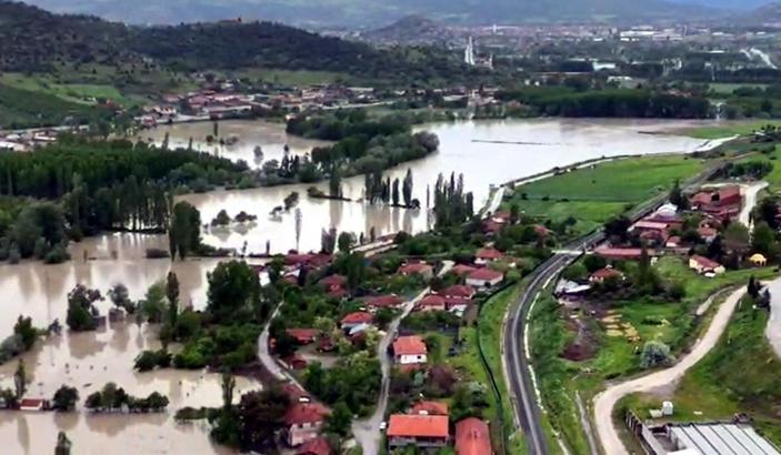Tokat'ta sağanak sonrası su altında kalan tarım arazileri dronla görüntülendi