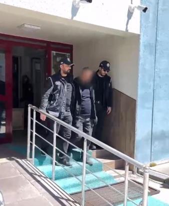 Durdurulan kamyondan 10 kaçak göçmen çıktı, sürücü tutuklandı