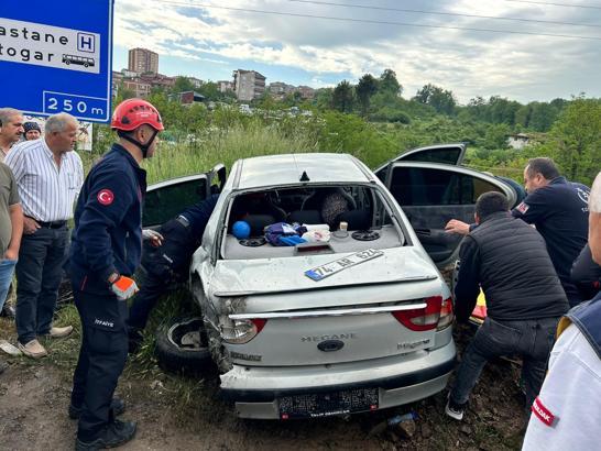 TIR, otomobille çarpıştıktan sonra devrildi: 6 yaralı