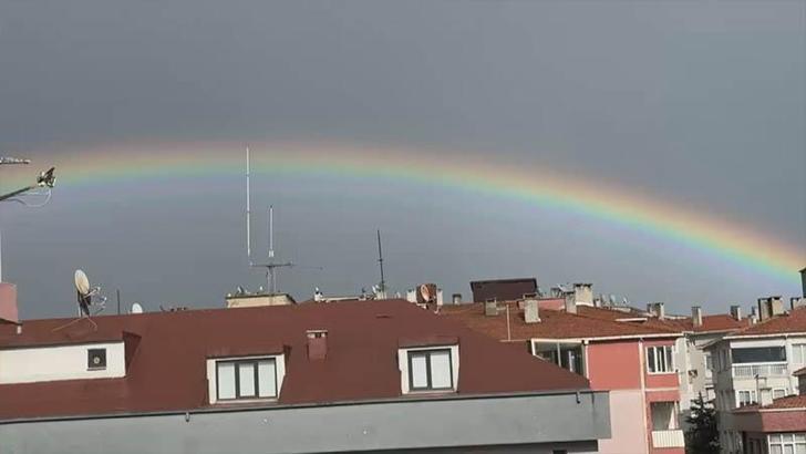 İstanbul'da yağışın ardından gökkuşağı sürprizi