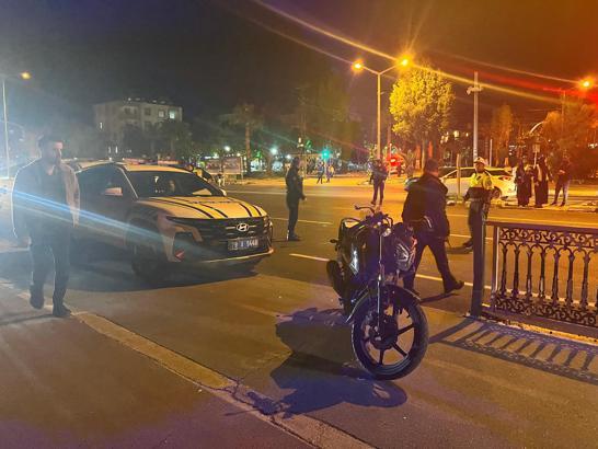 Kilis’te TIR ile motosiklet çarpıştı; 2 yaralı