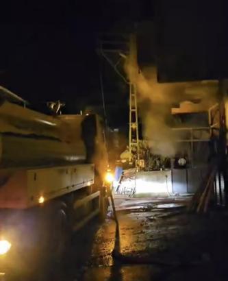 Evde çıkan yangında, yatağa bağlı hastayı komşuları kurtardı
