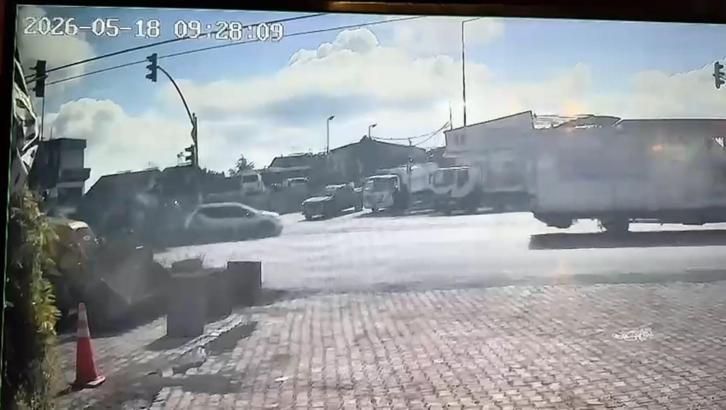 Arnavutköy’de zincirleme kaza kamerada: 1’i ağır 5 yaralı
