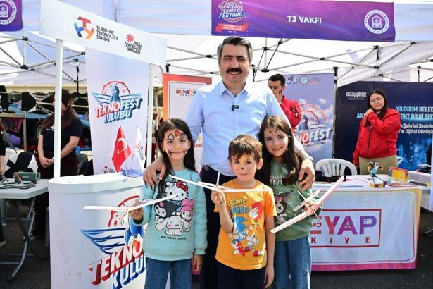 Yıldırım Belediyesi’nin düzenlediği 2’nci Bursa Gençlik ve Teknoloji Festivali sona erdi