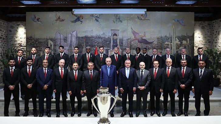 Cumhurbaşkanı Erdoğan, Süper Lig şampiyonu Galatasaray’ı kabul etti