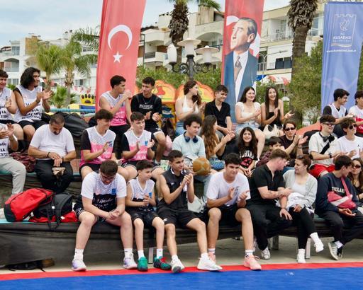 Kuşadası'nda 19 Mayıs coşkusu