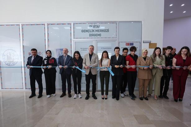 Sivas'ta Dijital Gençlik Merkezi'nin açılışı yapıldı