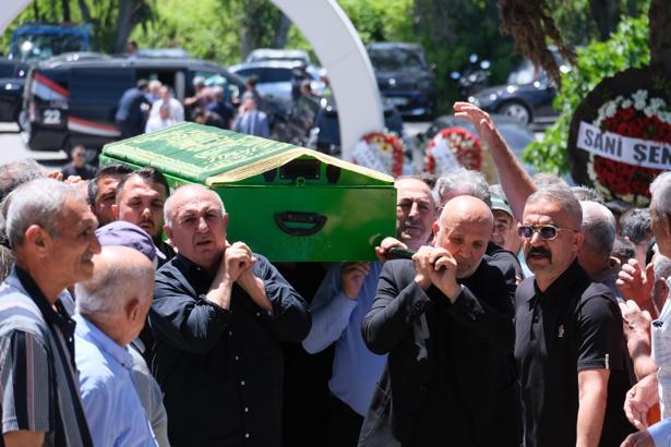 Mevlüt Çavuşoğlu'nun kardeşi, toprağa verildi