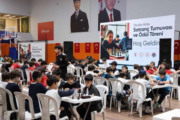 Ümraniye'de Okullar Arası Satranç Turnuvası yapıldı