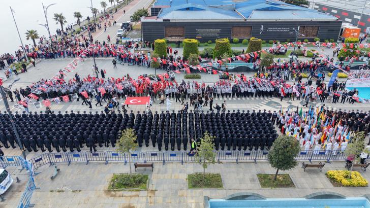 Samsun’da 19 Mayıs kutlamalarında ‘Bayrak Devir Teslim’ töreni