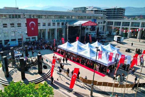 Nilüfer, 19 Mayıs’ı Cumhuriyet Meydanı’nda karşıladı