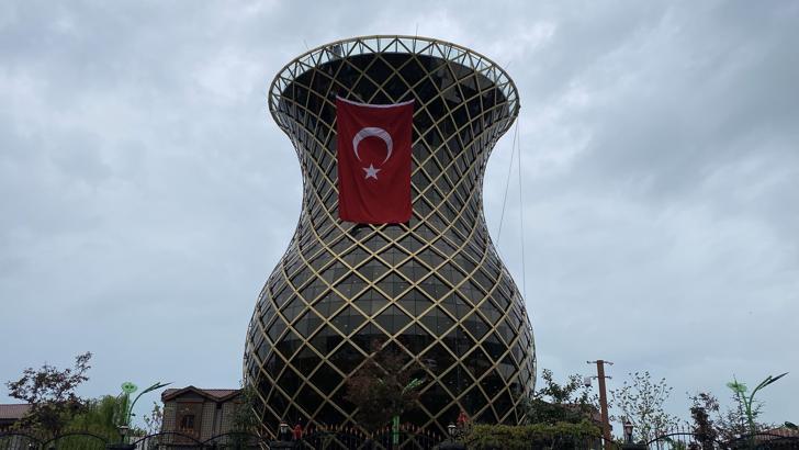 Dev çay bardağında dağcılardan Türk bayraklı 19 Mayıs gösterisi