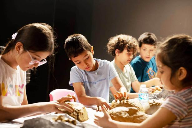 Tiyatro festivalinde renkli sanat atölyeleri