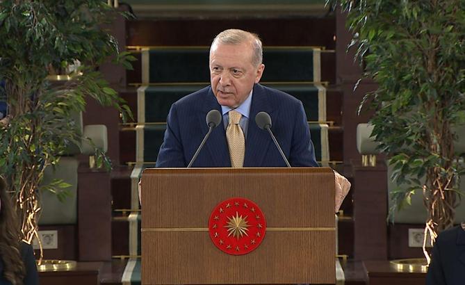 Cumhurbaşkanı Erdoğan: Gençlerimizle kol kola, omuz omuza yürümeyi sürdüreceğiz