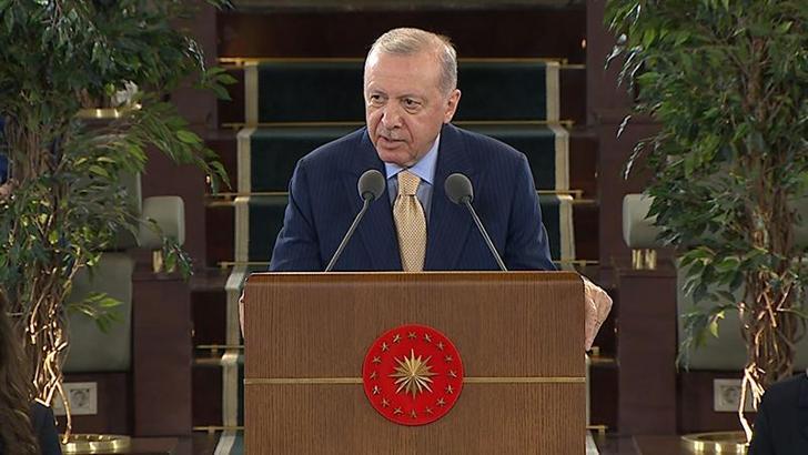 Cumhurbaşkanı Erdoğan: Gençlerimizle kol kola, omuz omuza yürümeyi sürdüreceğiz