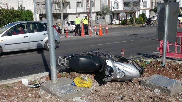 Kamyonetle çarpışan motosikletteki 3 kişi yaralandı