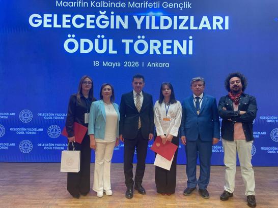 Y‘Emanet’ ekibi Türkiye birinciliği ödülünü aldı