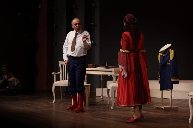 Devlet Tiyatroları Tarihi Meclis binasında perdelerini açtı
