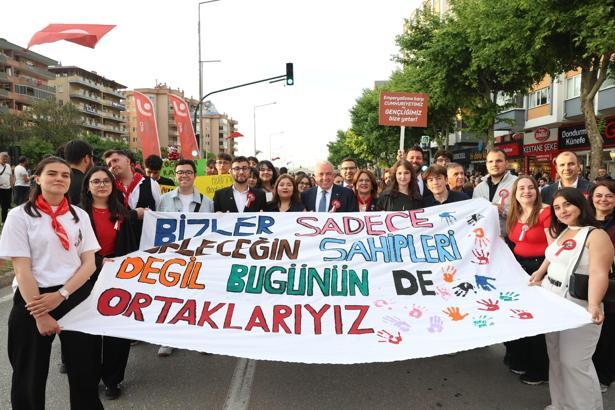 Nilüfer’de coşkulu Cumhuriyet yürüyüşü