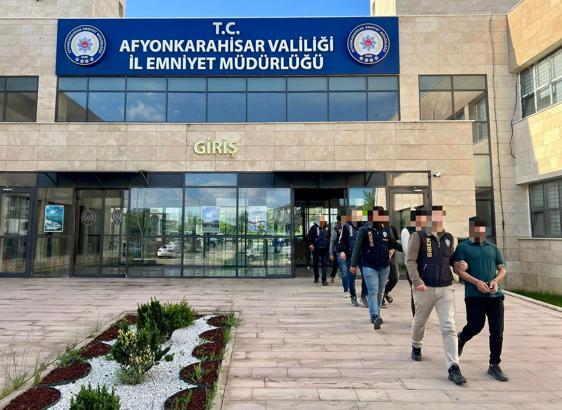 Dolandırıcılık operasyonuna 5 tutuklama