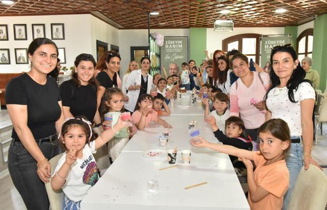 Kepez'de anne ve çocuklar renkli mum atölyesinde buluştu
