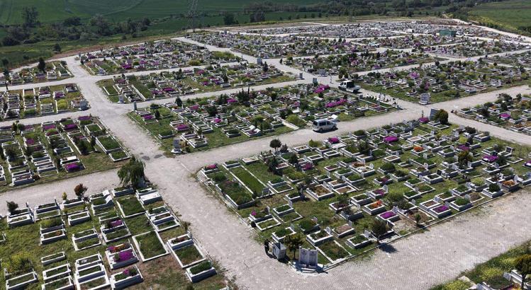 Tekirdağ'da mezarlıklarda bakım ve temizliğe hız verildi