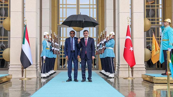 Cumhurbaşkanı Yardımcısı Yılmaz, Sudan Başbakanı İdris ile görüştü