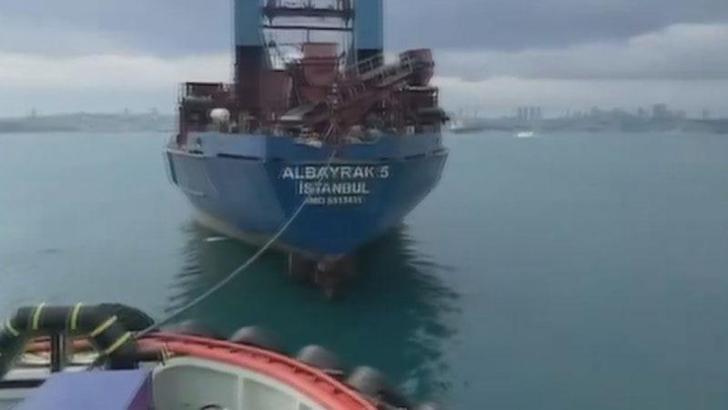 Marmara Denizi'nde makine arızası yapan gemi kurtarıldı