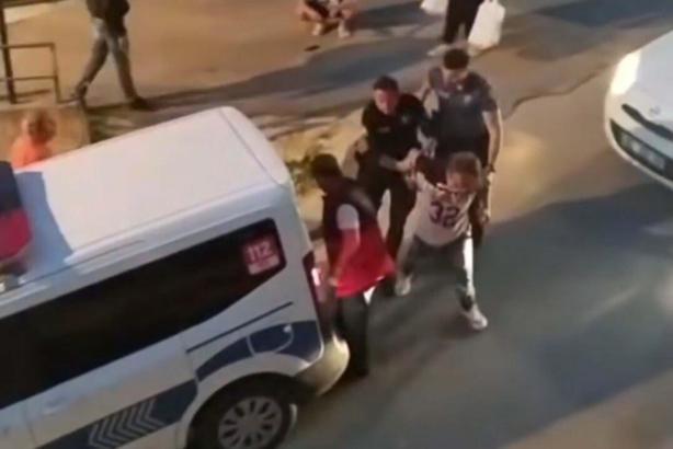 Kuşadası'nda araçlara zarar veren alkollü kişi gözaltına alındı